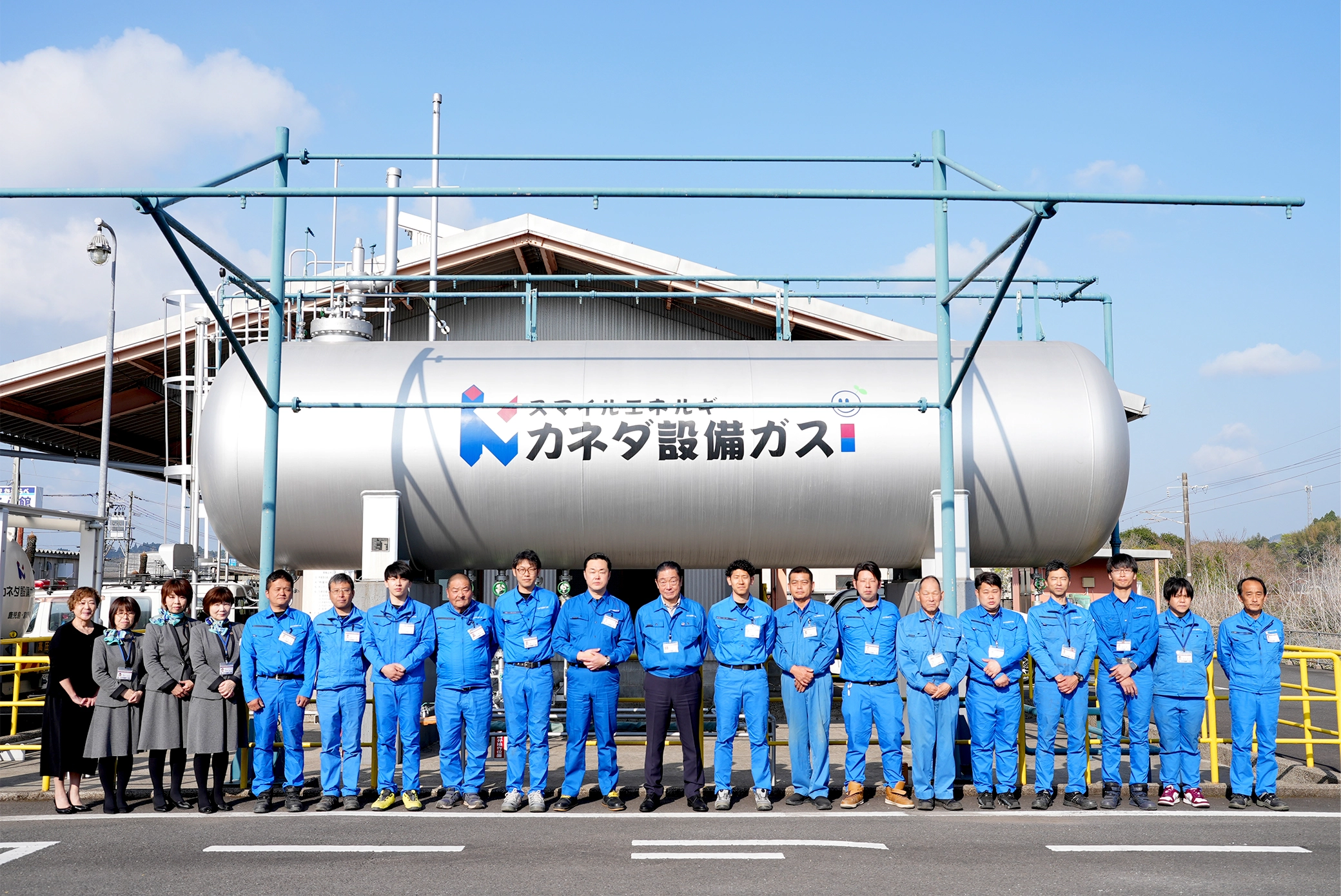 カネダ設備ガス社員集合写真